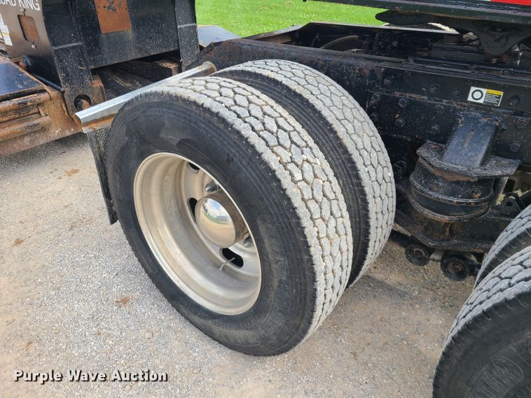 image for item DI6006 2004 Kenworth T800  semi truck