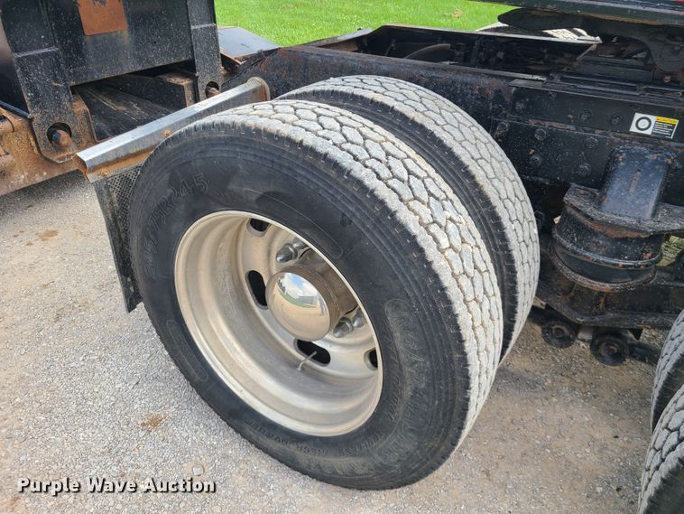 image for item DI6006 2004 Kenworth T800  semi truck