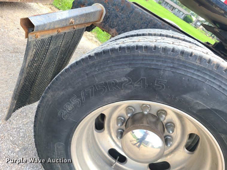 image for item DI6006 2004 Kenworth T800  semi truck