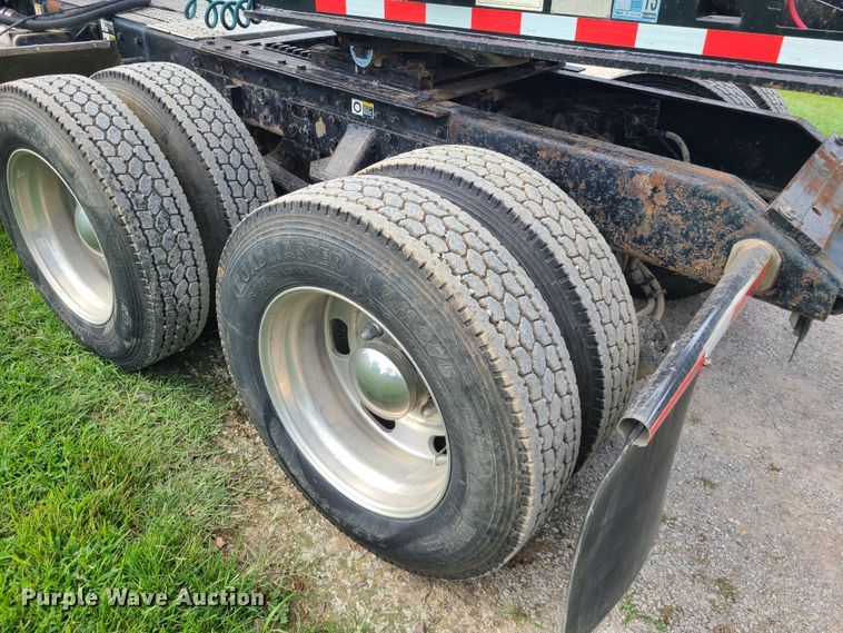 image for item DI6006 2004 Kenworth T800  semi truck