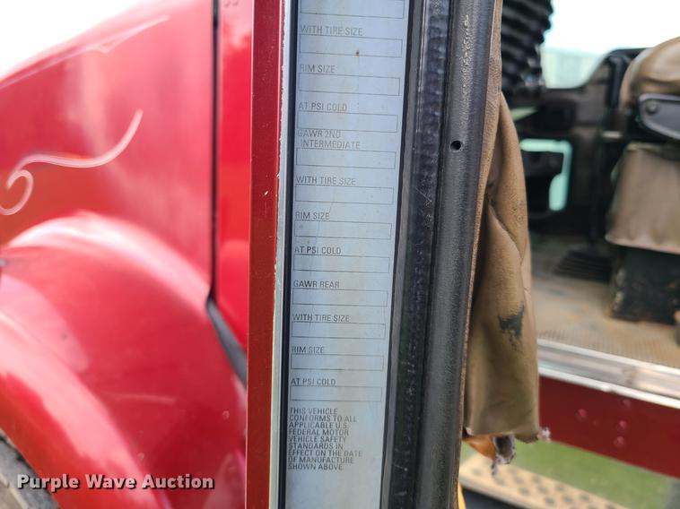 image for item DI6006 2004 Kenworth T800  semi truck