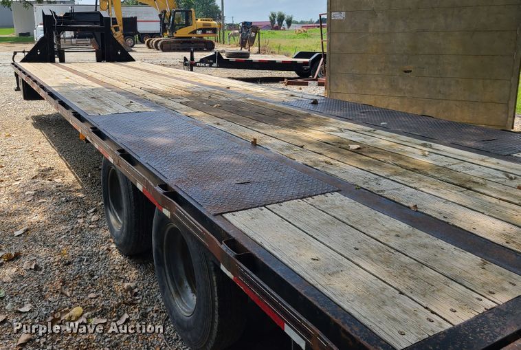 image for item DI6020 2005 Diamond C  equipment trailer