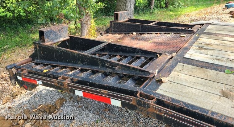 image for item DI6020 2005 Diamond C  equipment trailer