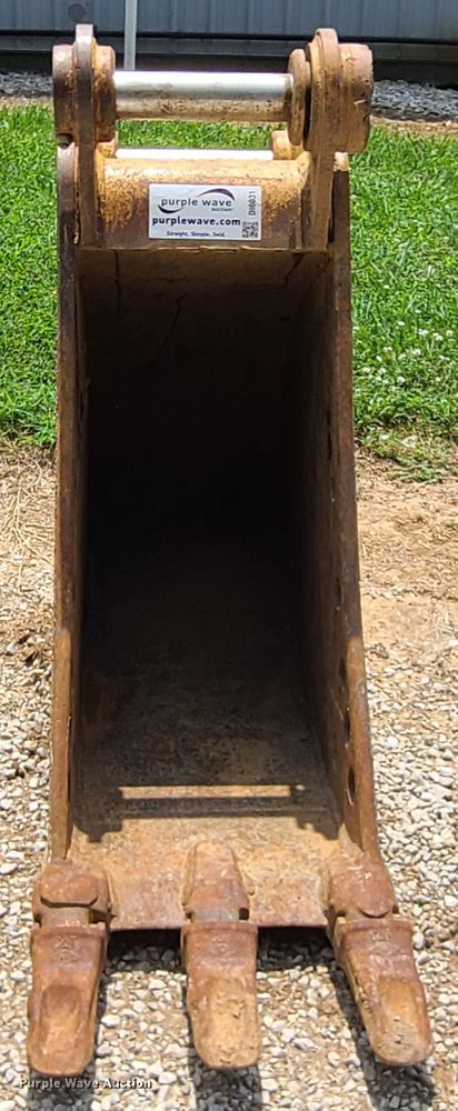 image for item DI6031 Caterpillar 320E  22" W bucket
