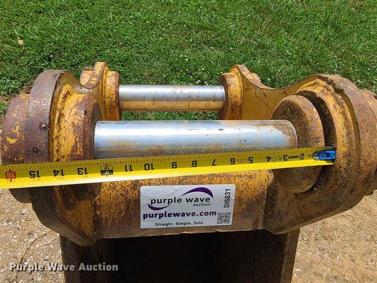 image for item DI6031 Caterpillar 320E  22" W bucket