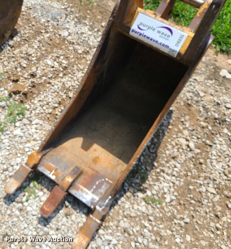 image for item DI6035 Woods  16" W bucket