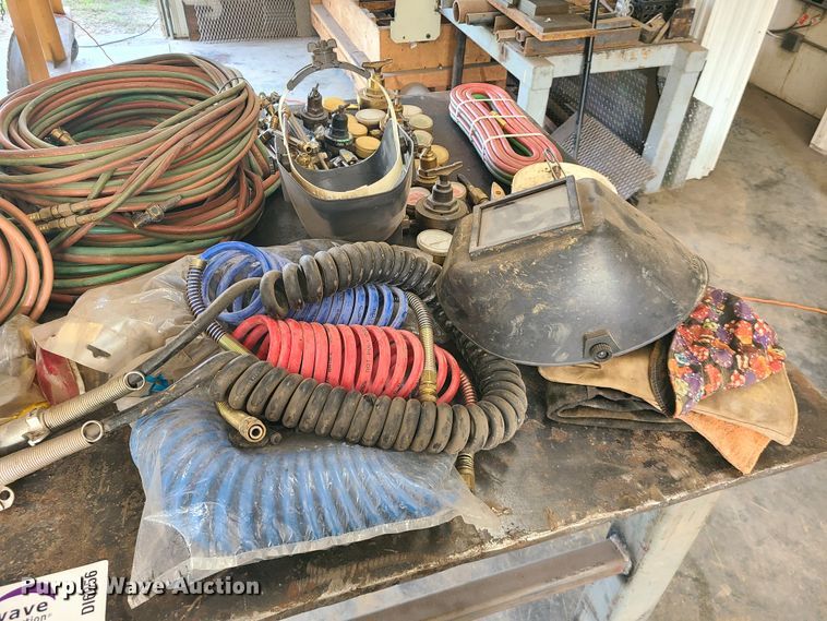 image for item DI6056 Steel table and tools