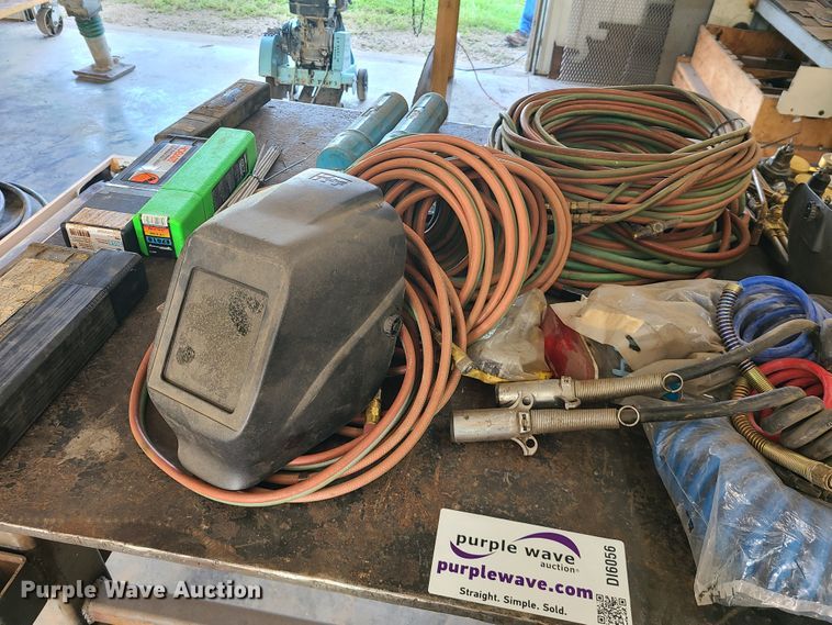 image for item DI6056 Steel table and tools