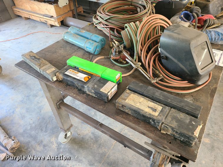 image for item DI6056 Steel table and tools