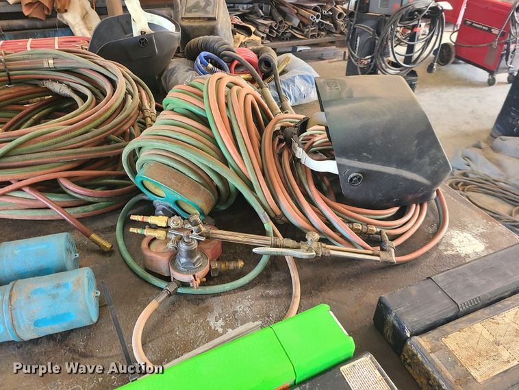 image for item DI6056 Steel table and tools