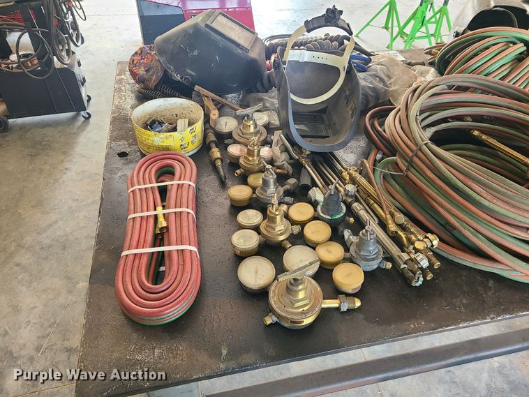 image for item DI6056 Steel table and tools