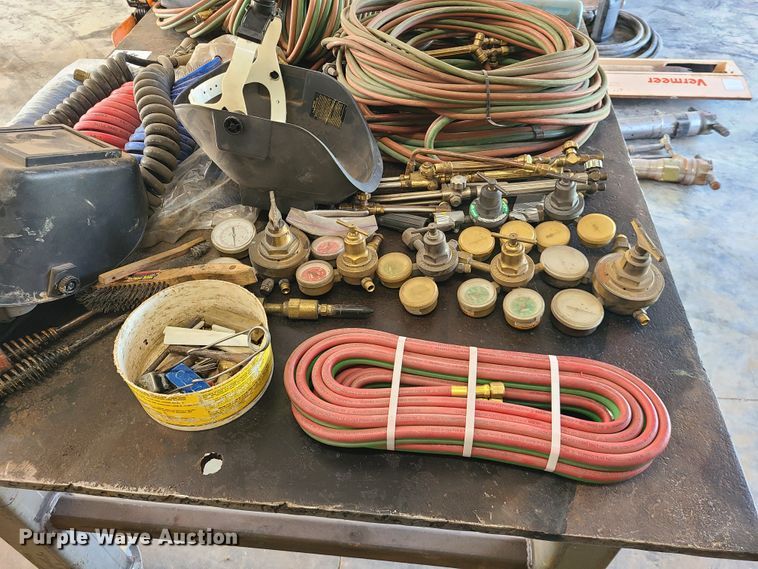 image for item DI6056 Steel table and tools