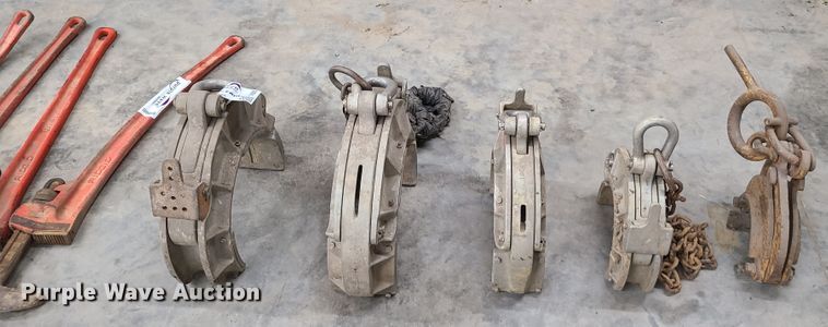 image for item DI6065 (5) crescent pipe lifting tongs
