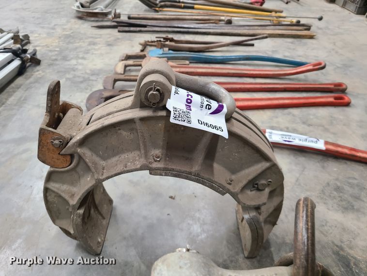 image for item DI6065 (5) crescent pipe lifting tongs