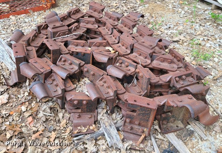 image for item L1277 Vermeer 4501  14" W dirt chain