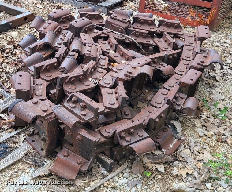 image for item L1277 Vermeer 4501  14" W dirt chain