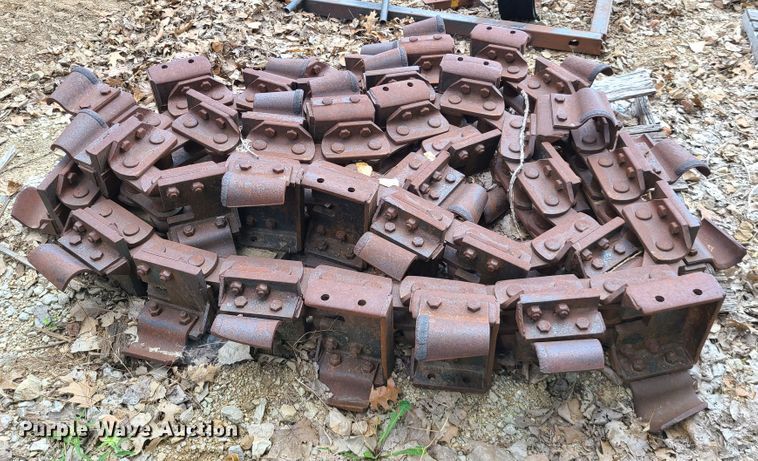 image for item L1277 Vermeer 4501  14" W dirt chain