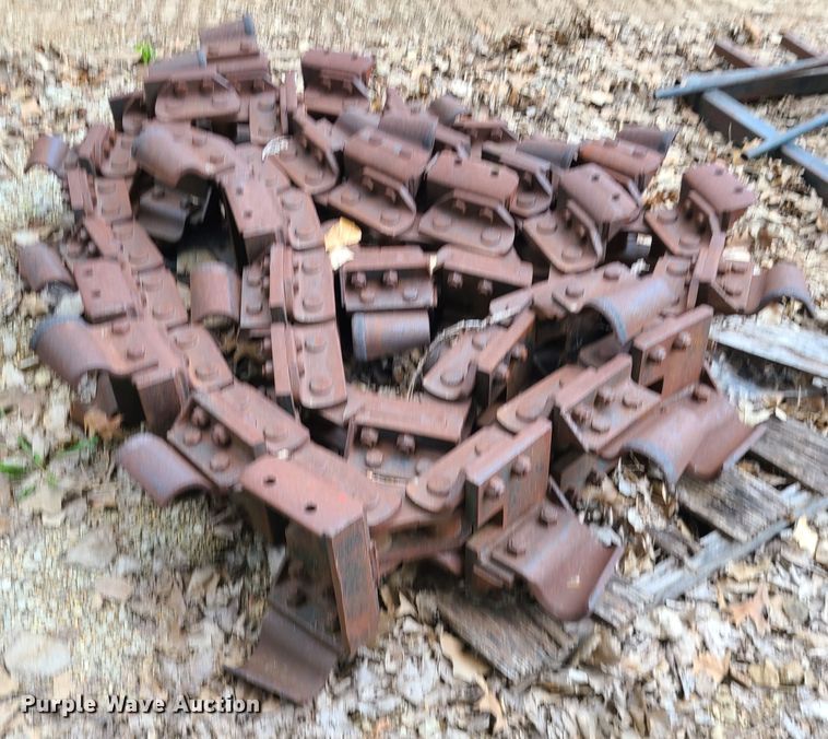 image for item L1277 Vermeer 4501  14" W dirt chain