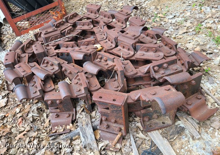 image for item L1277 Vermeer 4501  14" W dirt chain