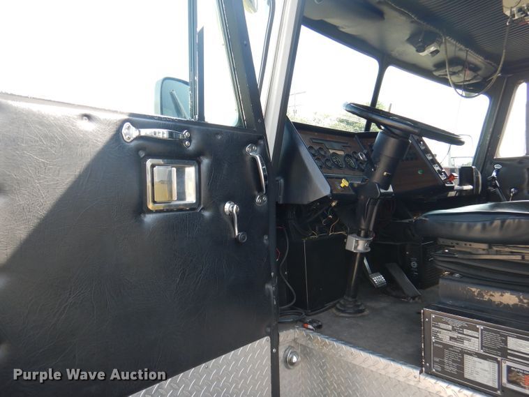 image for item DA5339 1993 Sutphen Deluge  pumper fire truck