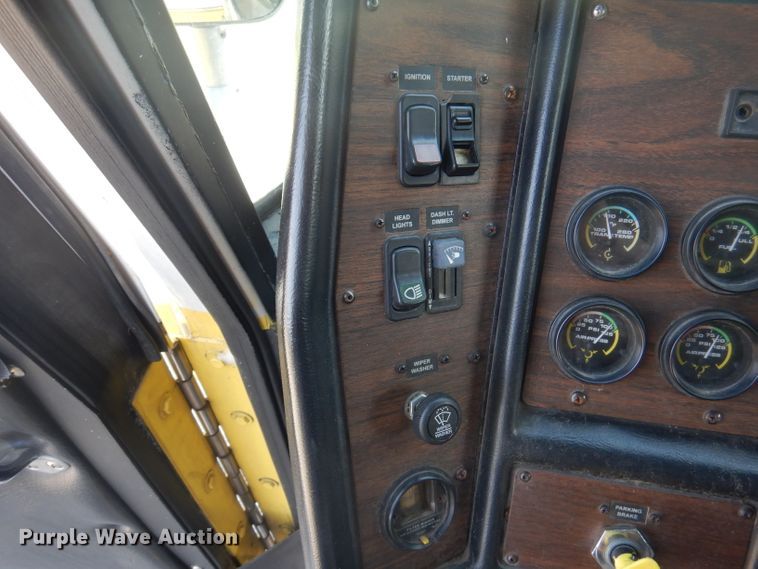 image for item DA5339 1993 Sutphen Deluge  pumper fire truck