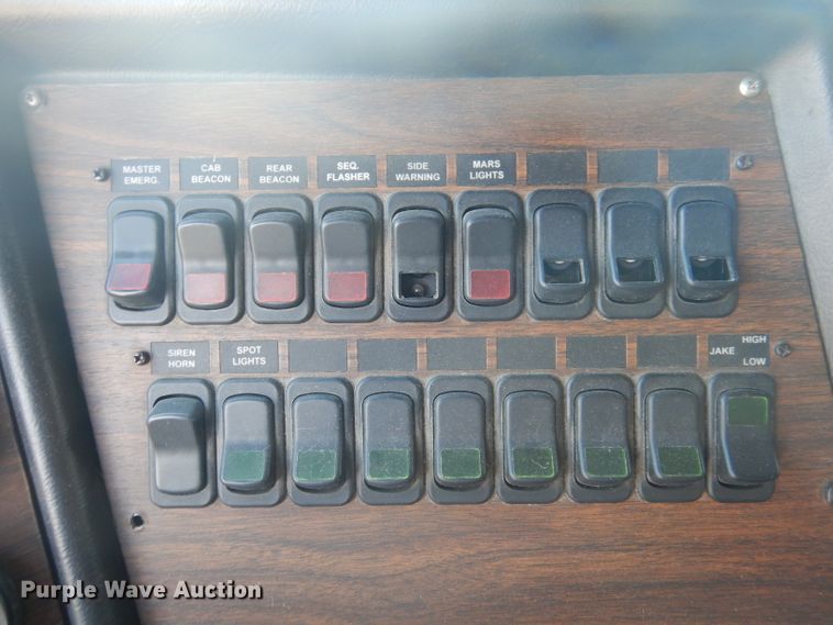 image for item DA5339 1993 Sutphen Deluge  pumper fire truck