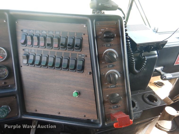 image for item DA5339 1993 Sutphen Deluge  pumper fire truck