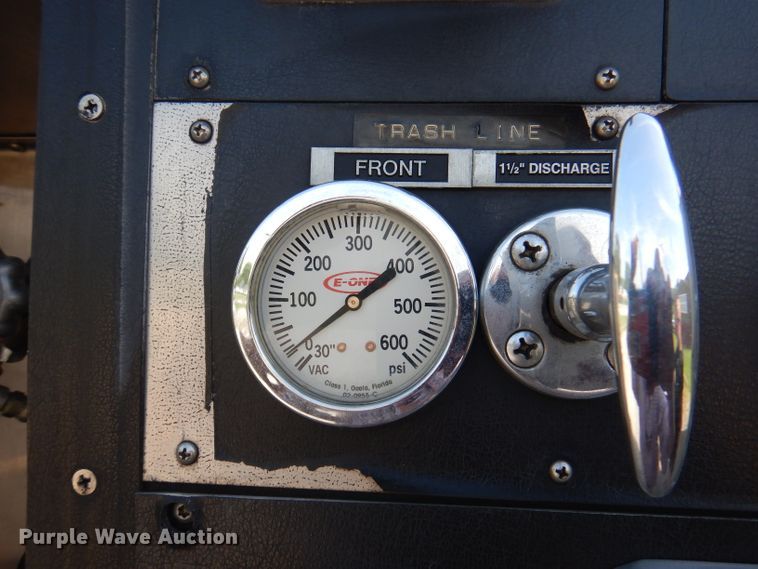 image for item DA5339 1993 Sutphen Deluge  pumper fire truck