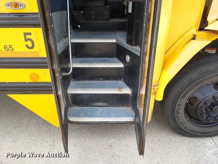 image for item DA7154 2004 Freightliner FS65  school bus
