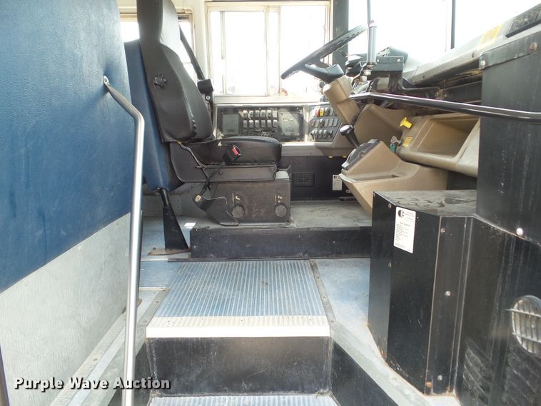 image for item DA7154 2004 Freightliner FS65  school bus