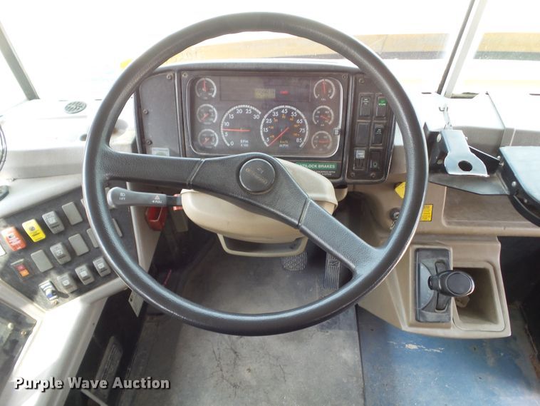 image for item DA7154 2004 Freightliner FS65  school bus