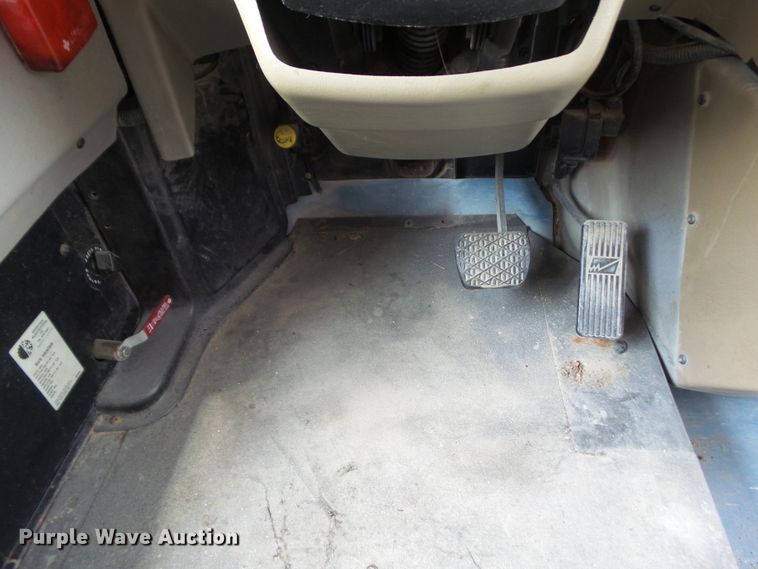 image for item DA7154 2004 Freightliner FS65  school bus