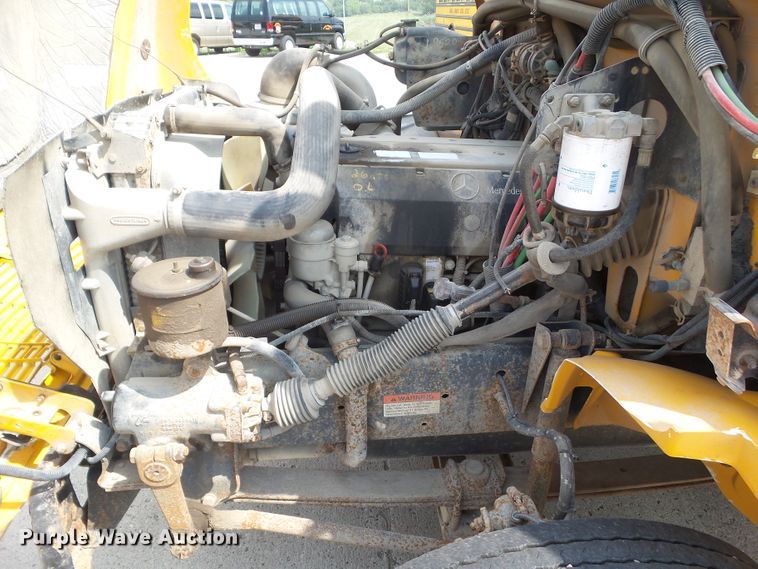 image for item DA7154 2004 Freightliner FS65  school bus