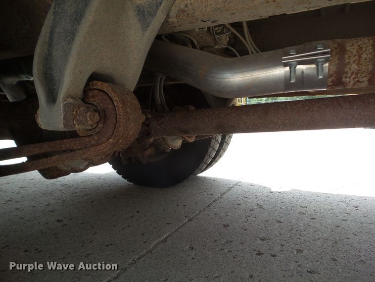 image for item DA7154 2004 Freightliner FS65  school bus