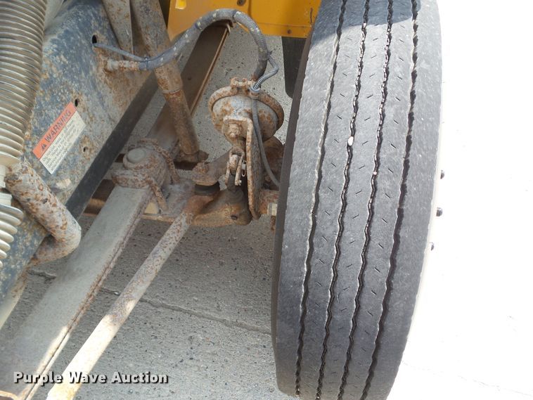 image for item DA7154 2004 Freightliner FS65  school bus