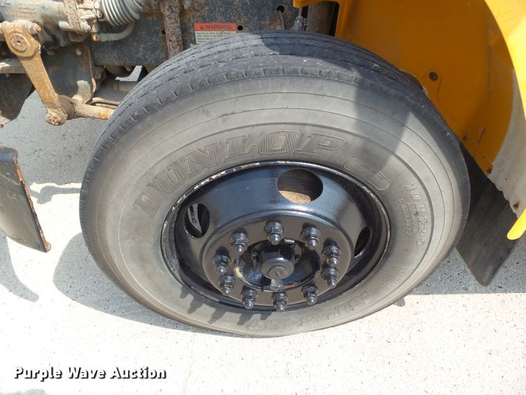 image for item DA7154 2004 Freightliner FS65  school bus