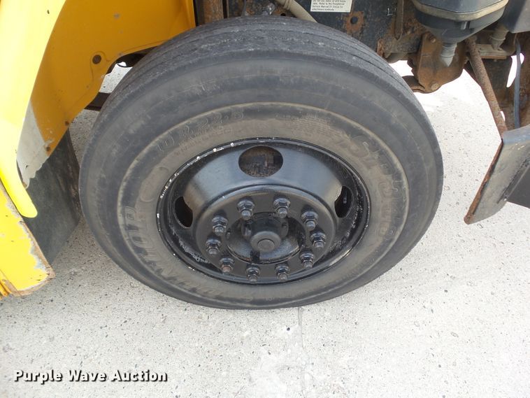 image for item DA7154 2004 Freightliner FS65  school bus