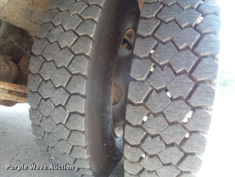 image for item DA7154 2004 Freightliner FS65  school bus