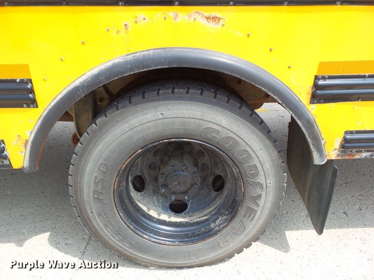 image for item DA7154 2004 Freightliner FS65  school bus