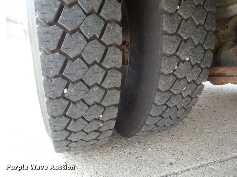 image for item DA7154 2004 Freightliner FS65  school bus