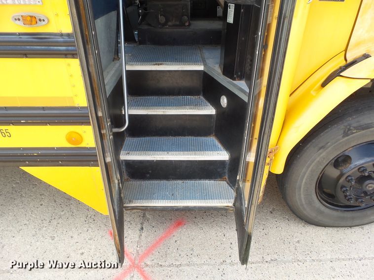 image for item DA7155 2004 Freightliner FS65  school bus