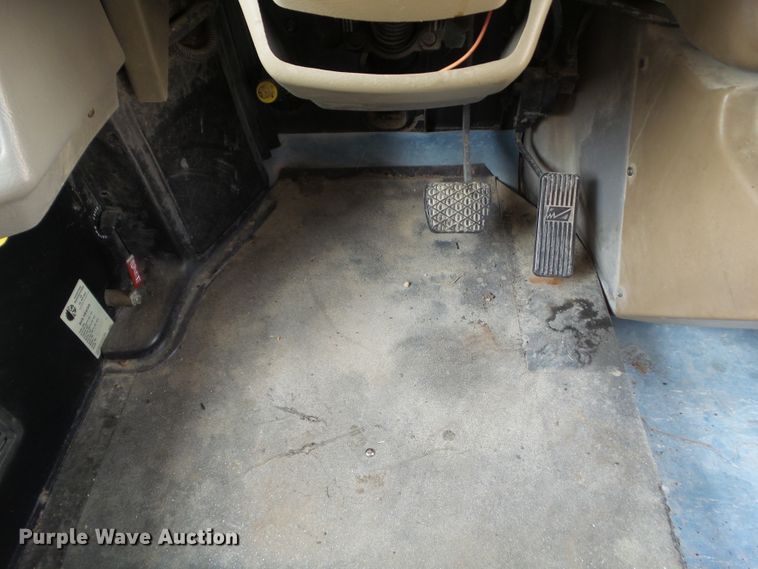 image for item DA7155 2004 Freightliner FS65  school bus