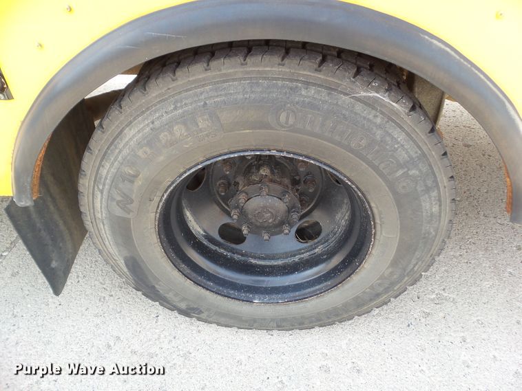 image for item DA7155 2004 Freightliner FS65  school bus