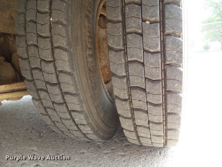 image for item DA7155 2004 Freightliner FS65  school bus