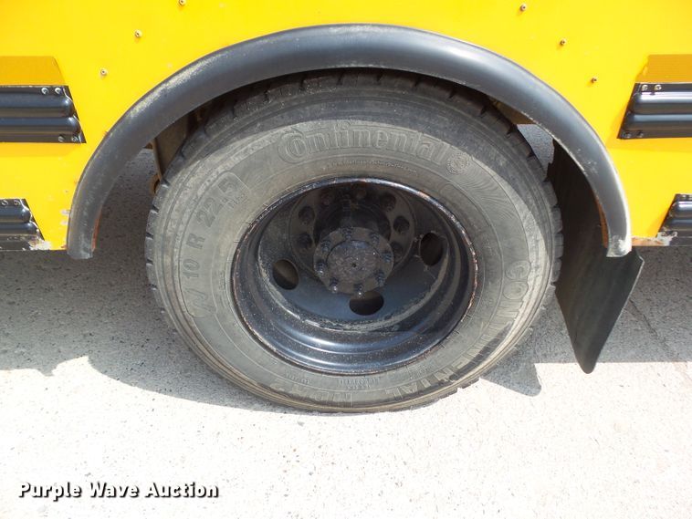 image for item DA7155 2004 Freightliner FS65  school bus