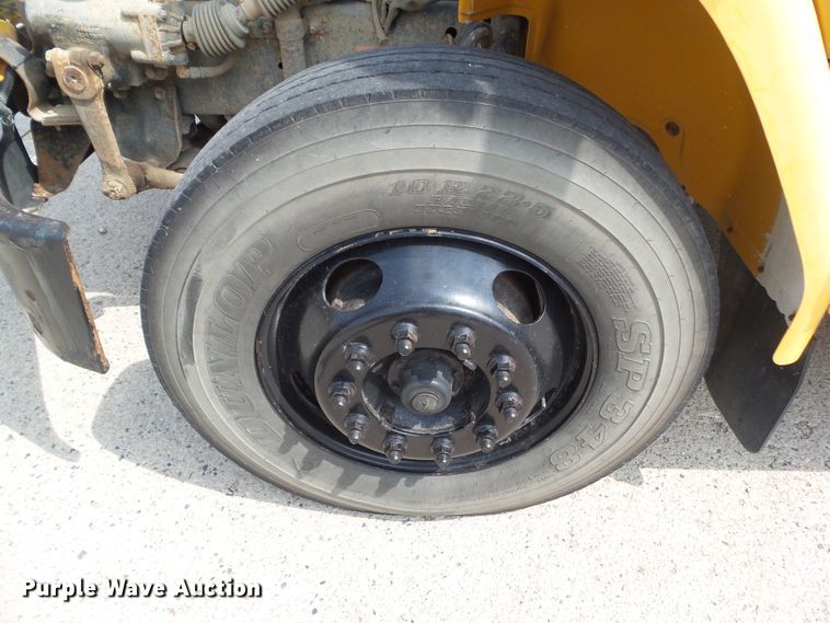 image for item DA7155 2004 Freightliner FS65  school bus