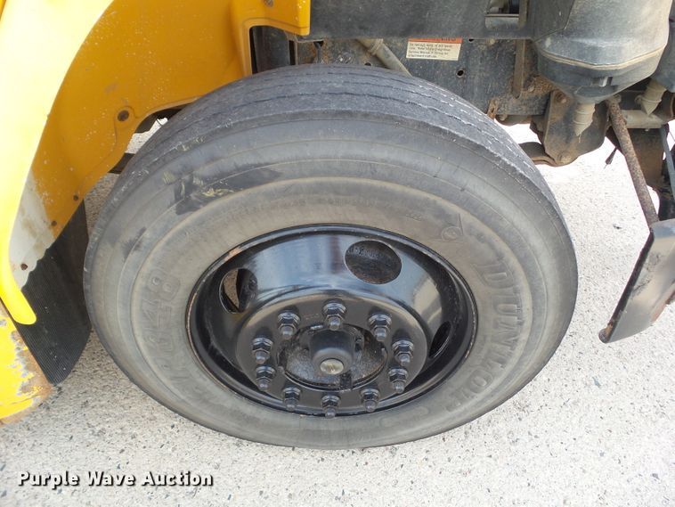 image for item DA7155 2004 Freightliner FS65  school bus