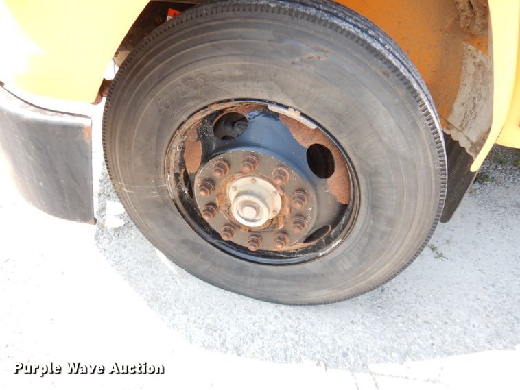 image for item DG0725 2006 Freightliner Thomas  school bus