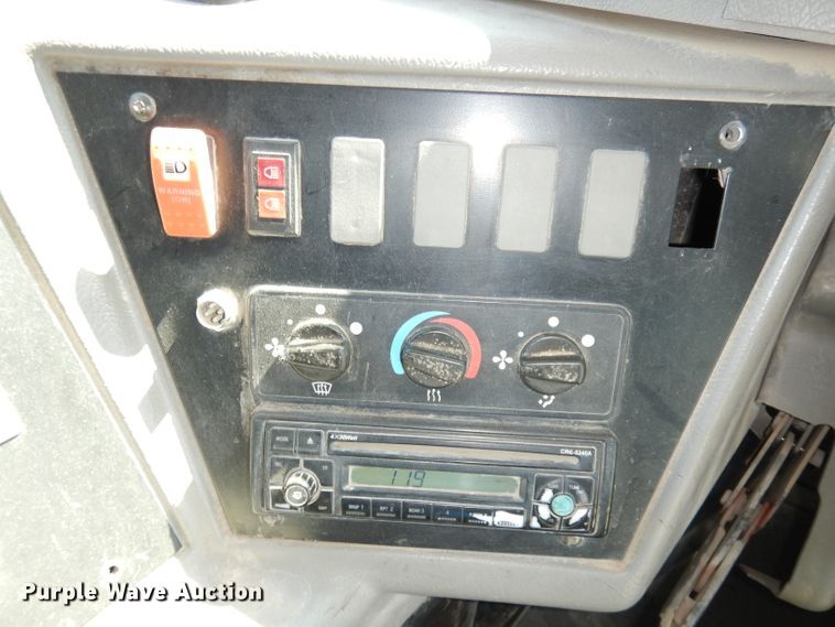 image for item DG0725 2006 Freightliner Thomas  school bus