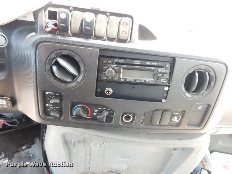 image for item DG0730 2011 Ford E450 Super Duty ElDorado  shuttle bus